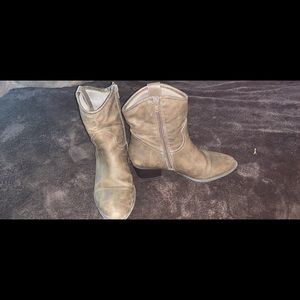 UNLISTED: A Kenneth Cole Production Booties